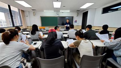 中心召開新學期研究生就業工作指導會，深化精準服務，拓寬高級尋聘渠道